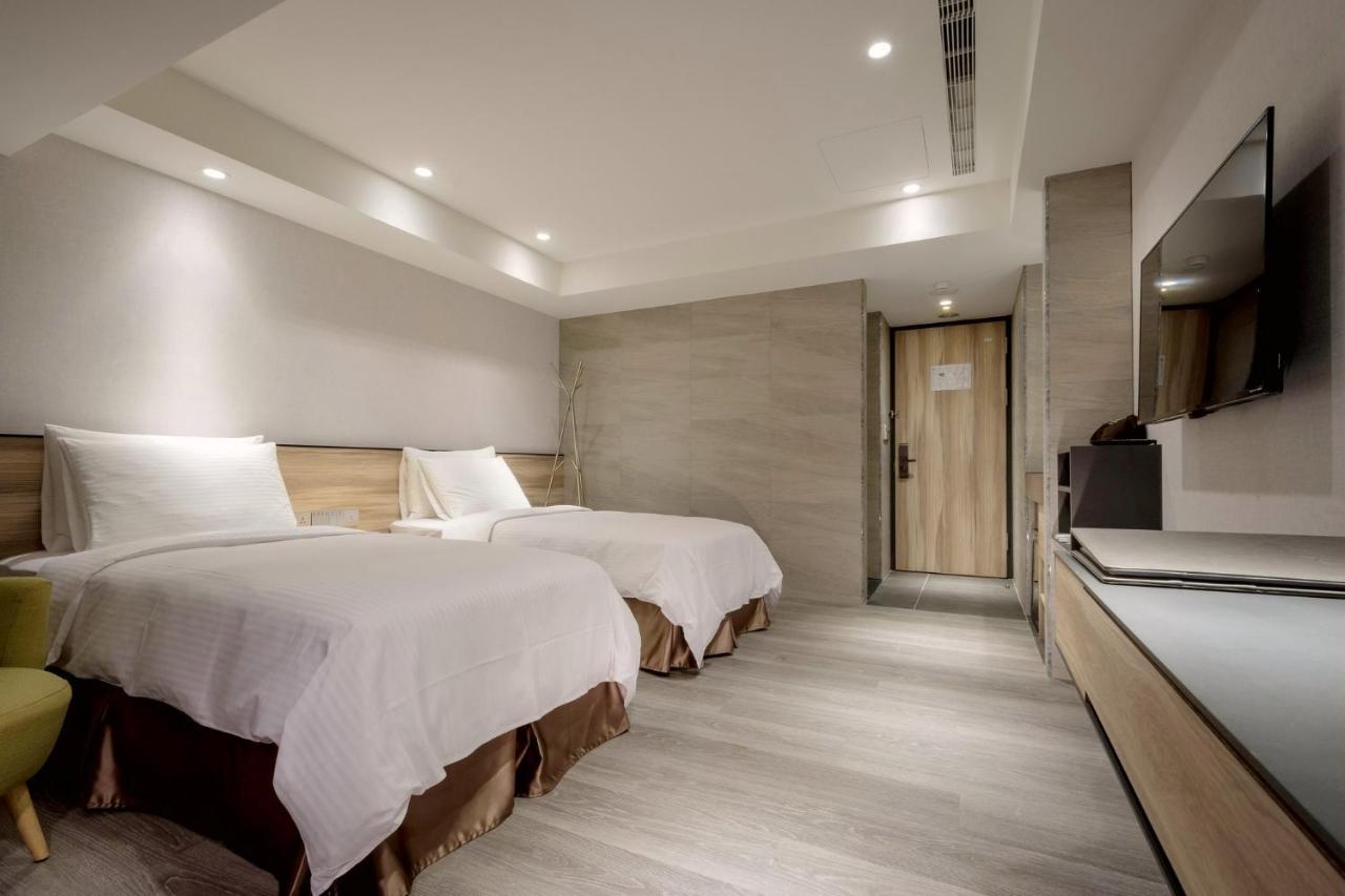 D D Hotel Тайнан Екстериор снимка