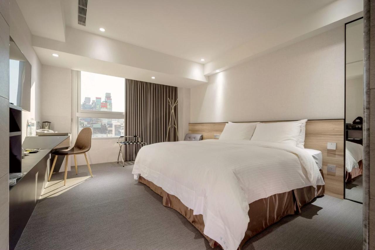 D D Hotel Тайнан Екстериор снимка