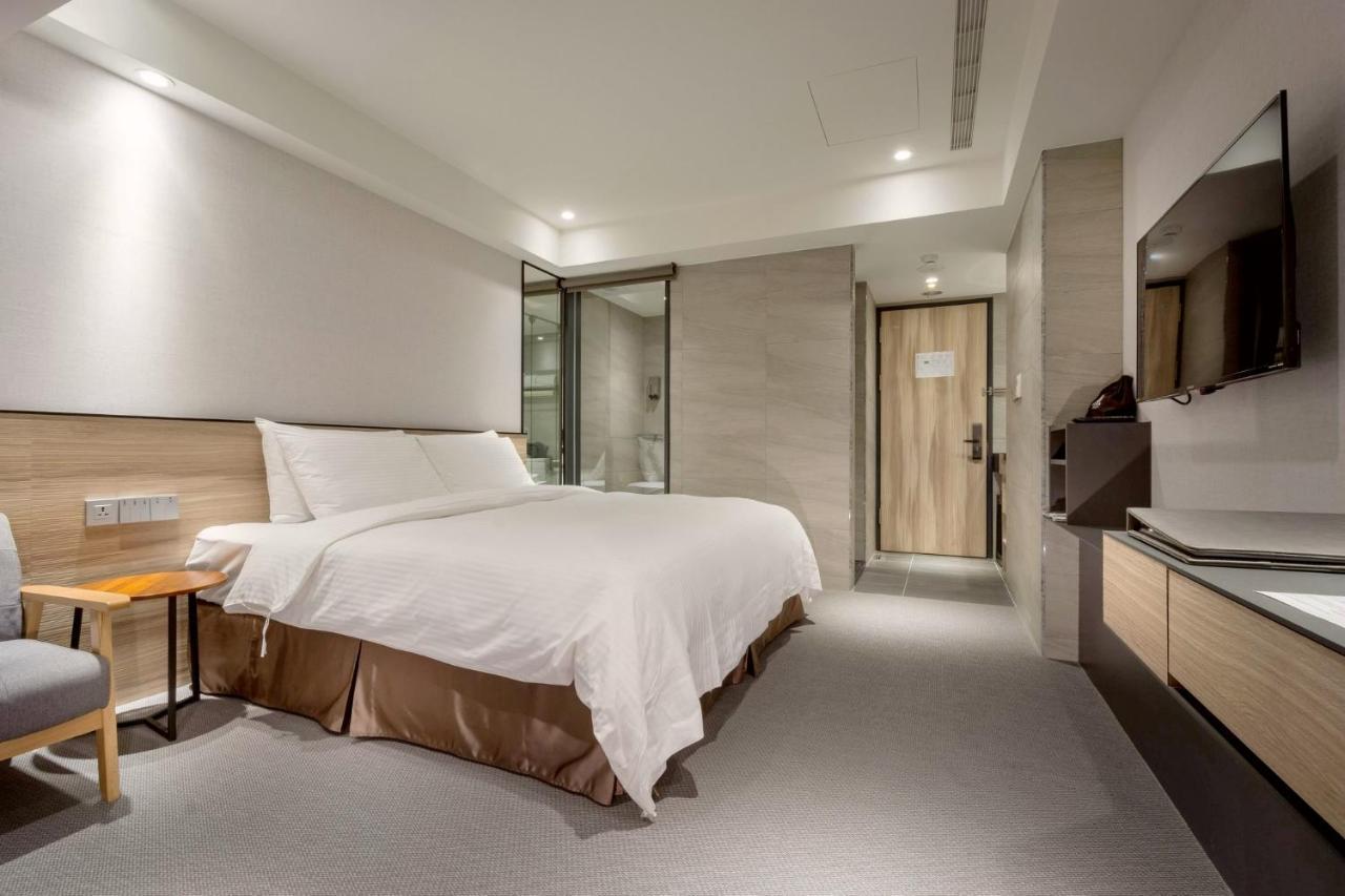 D D Hotel Тайнан Екстериор снимка